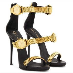 **SOLD** GIUSEPPE ZANOTTI
2018 Gzxcowan Watch Sandals
Size: 9 | IT 40